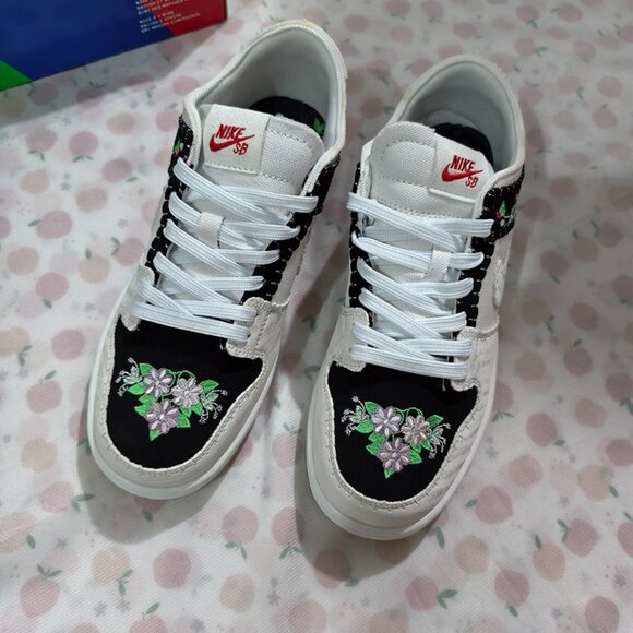 Nike Sb Dunk Embroidered Black And White Sneakers - Picture 2 of 8